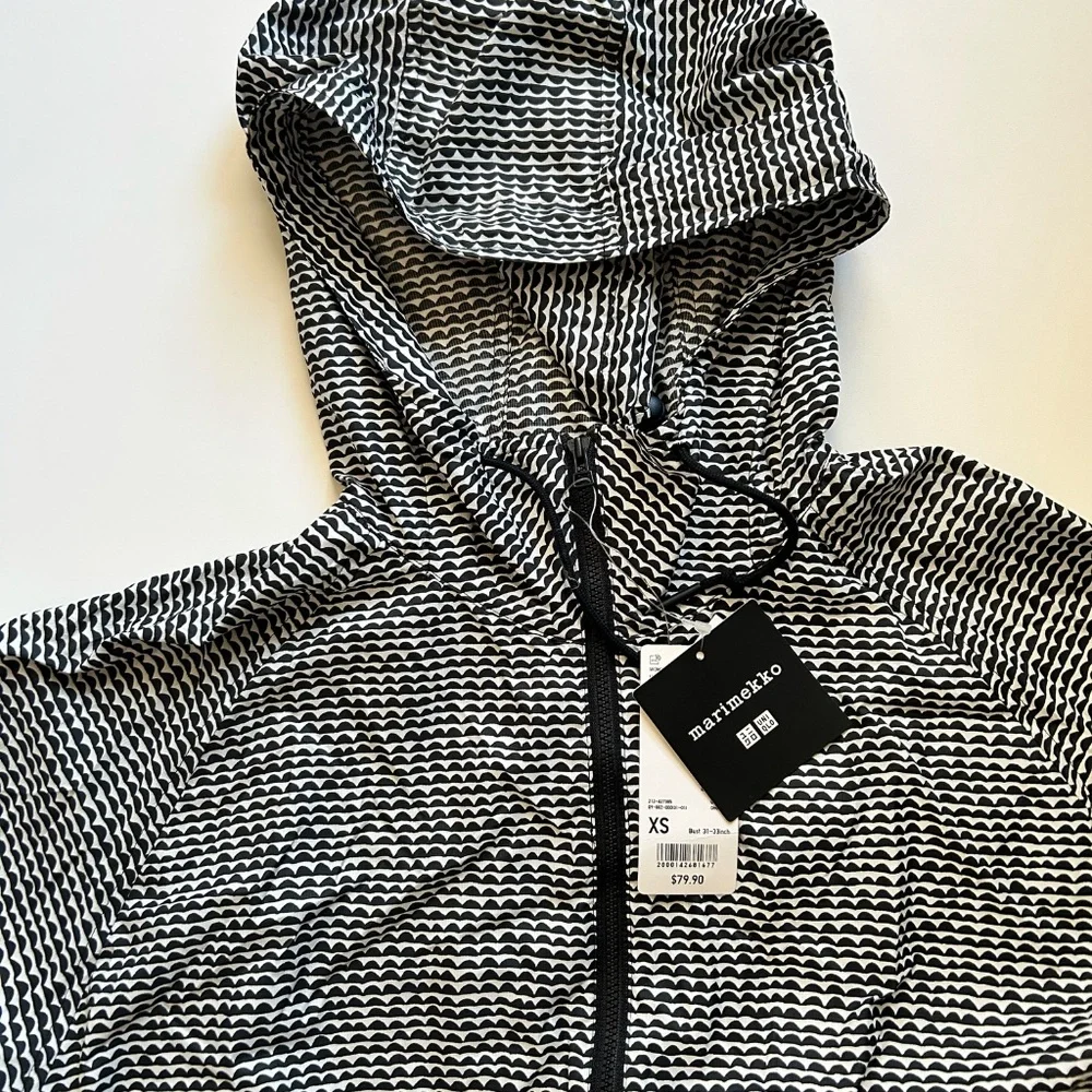 Marimekko x Uniqlo Black & White Hooded Zip Up Jacket - Picture 5 of 5